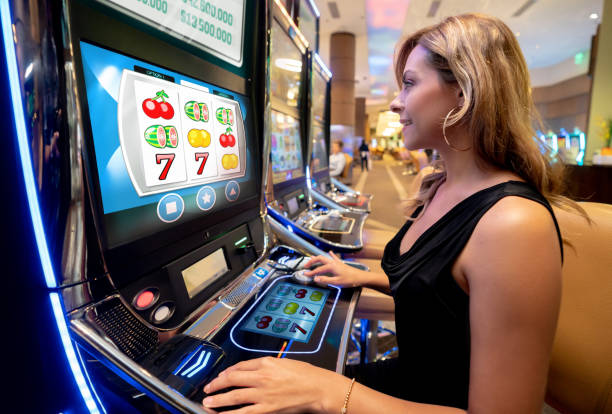 Bigger Bass Bonanza slot game interface on palapabola showing five reels and payline indicators