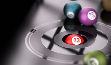 Mobile phone showing Quickspin game being played on palapabola app